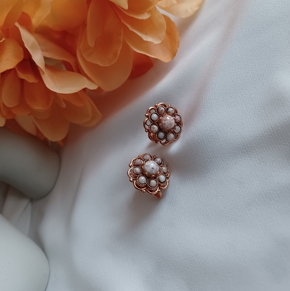 Vintage Copper Flaked Screw Earrings - Picture 4 of 13